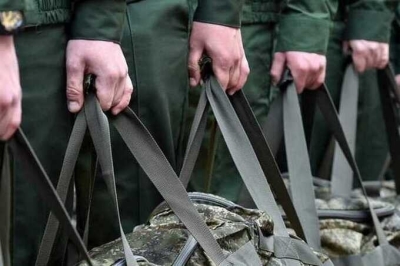 Сбор 409 тысяч контрактников за год: Кремль сгоняет людей на войну через облавы, полицию и обман студентов