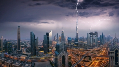 Бури и Буря: Как Ливни и Ураганы Нанесли Удар по ОАЭ и Оману