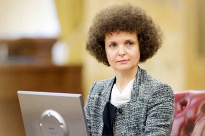 Следователь СК Фарида Валиева задержала контрафактные бирюльки с подписью Зяббаровых